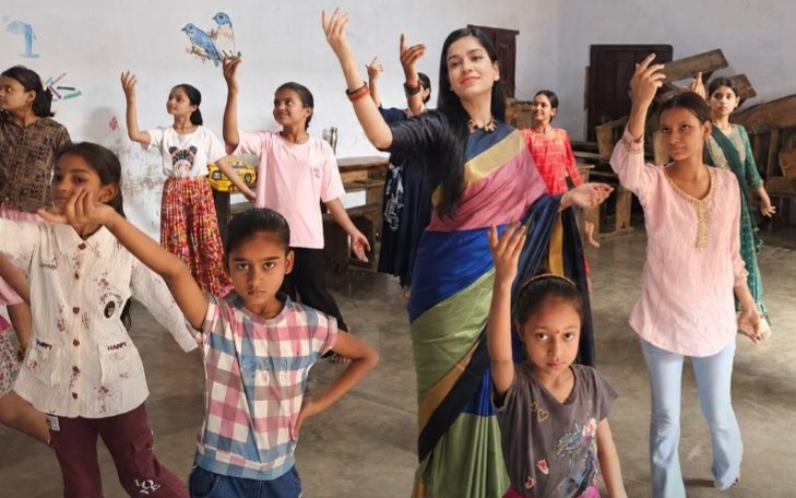संस्कार भारती की कथक कार्यशाला में सीख रहे बच्चे-बड़े, जीवित हो रही शास्त्रीय परंपरा