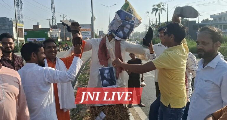 राजकुमार भाटी के विरोध में ब्राह्मण समाज का प्रदर्शन, पुतला फूंक जताया आक्रोश