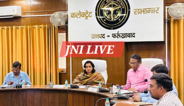 नामांकन लक्ष्य में पिछड़ने पर डीएम सख्त, बीईओ के खिलाफ कार्रवाई के निर्देश