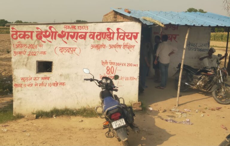 देशी शराब व बीयर के ठेके का गेट काटकर चोरी, सीसीटीवी में कैद हुई वारदात