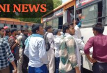 रोडवेज बसअड्डे पर पुलिस भर्ती परीक्षा के तीसरे दिन भारी भीड़,बसों की देरी से छात्रों का हंगामा