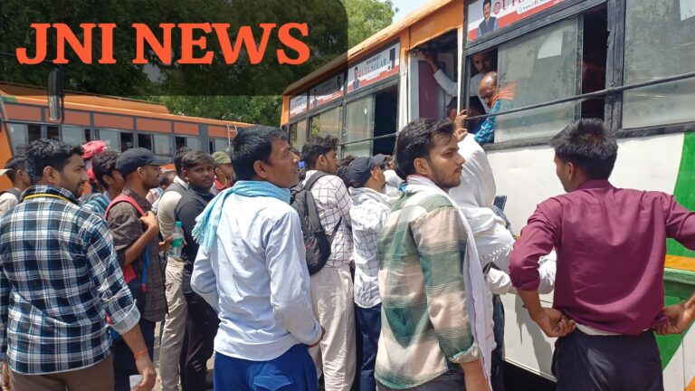 रोडवेज बसअड्डे पर पुलिस भर्ती परीक्षा के तीसरे दिन भारी भीड़,बसों की देरी से छात्रों का हंगामा