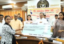 प्रभारी मंत्री ने विकास कार्यों और कानून व्यवस्था की समीक्षा की, खराब रैंकिंग वाले विभागों को चेतावनी