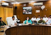 राजस्व वसूली में लापरवाही पर डीएम सख्त, कई विभागों को नोटिस के निर्देश