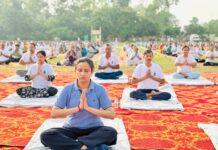 अंतरराष्ट्रीय योग दिवस पर फर्रुखाबाद में उमड़ा जनसैलाब, सामूहिक योगाभ्यास