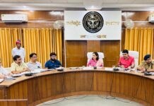 संभावित बाढ़ से निपटने की तैयारियां समय से पूरी करें, लापरवाही पर होगी कार्रवाई : डीएम