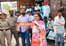 लखनऊ हादसे के बाद फर्रुखाबाद में सुरक्षा जांच जारी, कई प्रतिष्ठानों को नोटिस