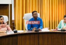कार्य में लापरवाही पर डीएम सख्त, सुधार न होने पर होगी सेवा समाप्ति