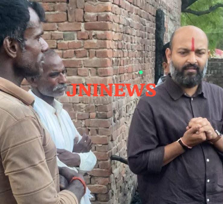 भीषण अग्निकांड से चार परिवारों की गृहस्थी ख़ाक,देवदूत बन पहुँचे भाजपा नेता डॉ. युवराज सिंह ने थामा हाथ