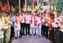 नीट पेपर लीक से मृत छात्रों की स्मृति में सपा का कैंडल मार्च, परिजनों के प्रति जताई संवेदना