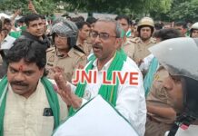 कलेक्ट्रेट में जबरन घुसकर प्रदर्शन के मामले में भाकियू जिलाध्यक्ष अजय कटियार समेत छह गिरफ्तार, कोतवाली से छोड़ा