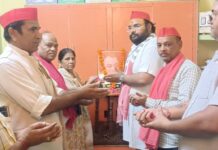 जनेश्वर मिश्र की जयंती पर सपा महानगर कार्यकर्ताओं कानें भी श्रद्धांजलि