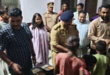 गंगा के बढ़ते जलस्तर से 27 गांव बाढ़ की चपेट में, अधिकारियों ने स्टीमर से लिया जायजा