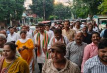 संगठन सृजन अभियान में कांग्रेस ने कसी कमर, खड़गे के अपमान के विरोध में निकाला कैंडल मार्च