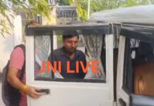 विद्युत कनेक्शन के नाम पर 10 हजार की रिश्वत लेते जेई गिरफ्तार