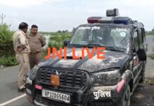 सांड से टकराई डायल-112 की गाड़ी, तीन पुलिसकर्मी घायल