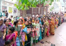 सावन के पहले सोमवार को शिवालयों में उमड़ी आस्था