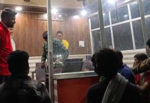 रोडवेज बस स्टॉप पर मोबाइल चोरी करते नाबालिग पकड़ा, यात्रियों ने पुलिस को सौंपा