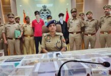 लाखों की चोरी का खुलासा, नौकरी सहित चार गिरफ्तार