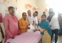 प्रधानमंत्री के जन्मदिवस पर गर्भवती महिलाओं व क्षय रोगियों को बांटा पौष्टिक आहार