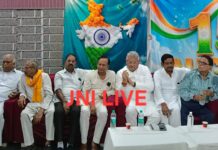 पूर्व मंत्री अंटू मिश्रा का लगा सियासी दरबार, भाजपा-कांग्रेस के नेता भी शामिल