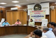 कम प्रगति वाले क्षेत्रों में होगी कार्रवाई, स्वास्थ्य सेवाओं की समीक्षा में डीएम सख्त