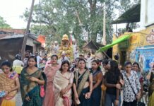 आदिनाथ भगवान की भव्य रथ यात्रा निकली