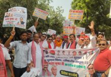 मुख्य चुनाव आयुक्त के इस्तीफे की मांग को लेकर सपा का पैदल मार्च
