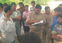 जामुन के पेड़ पर फंदे से लटका मिला युवक का शव