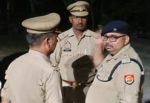 एमएलसी चुनाव को लेकर प्रशासन सतर्क, एएसपी और एडीएम ने मतदान केंद्र का किया निरीक्षण