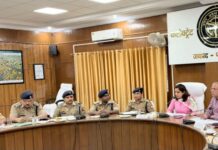 आतिशबाजी के हर क्लस्टर में दो फायर टेंडर अनिवार्य