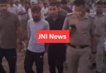 प्रेम प्रसंग के चलते मोबाइल टावर पर चढ़ा युवक, पुलिस ने समझाकर उतारा