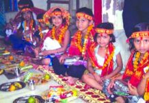 नवमी पर देवी मंदिरों में उमड़ी श्रद्धालुओं की भीड़, घर-घर हुआ कन्या भोज