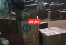 आतिशबाजी के अवैध भंडारण पर छापा, चार दबोचे